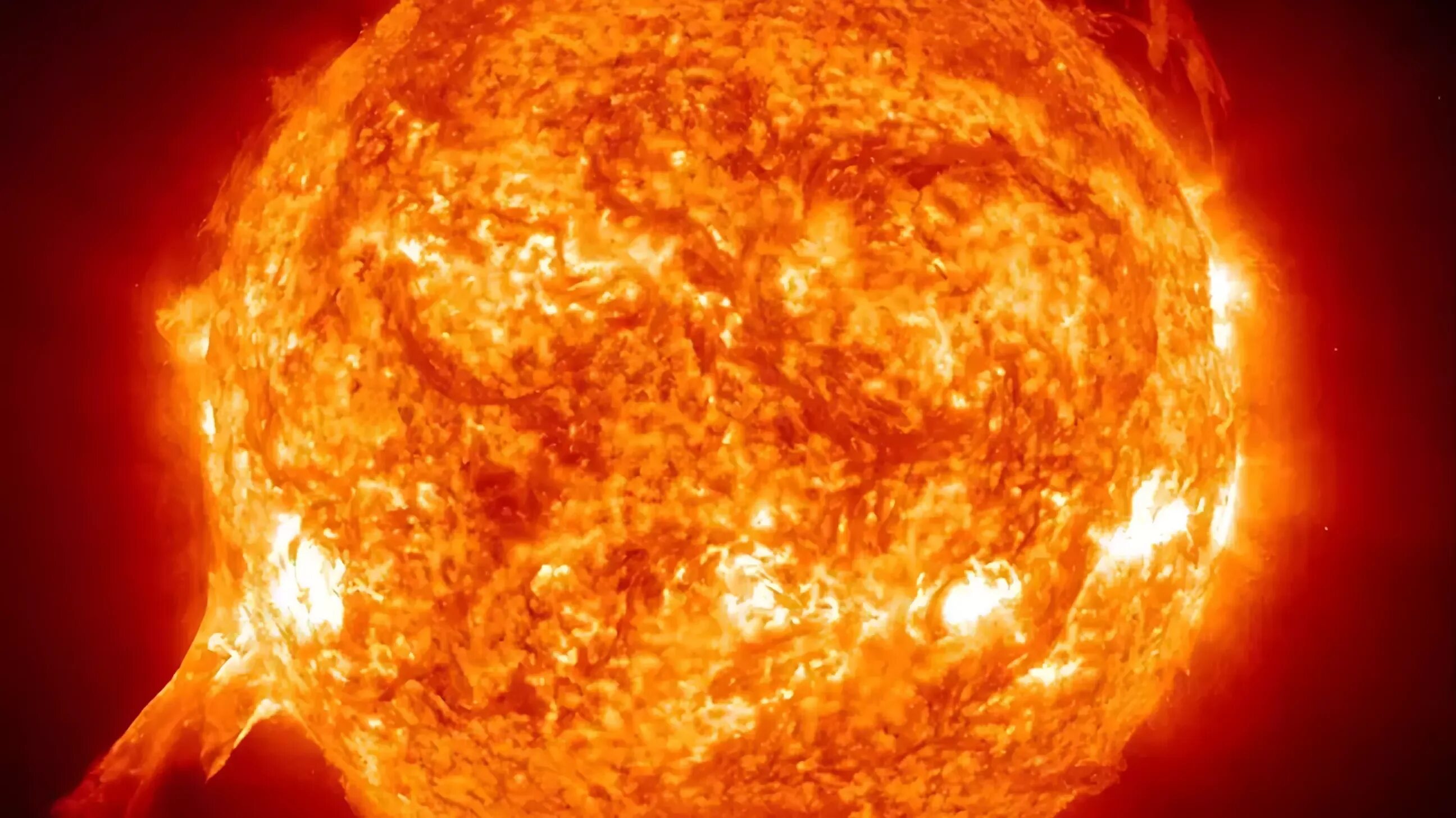 Вспышки на солнце. Спутники солнца. Фото магнитная буря на солнце. Испепеляющее солнце.