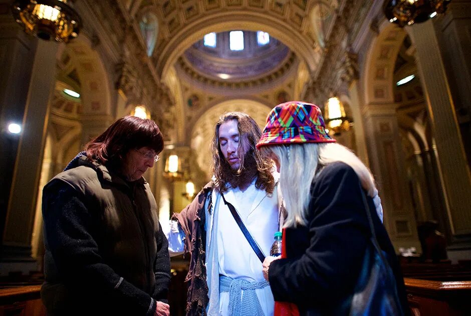 Новый иисус. Современное фото иисуса. христос в современном мегаполисе. спаситель (нов/оф.).