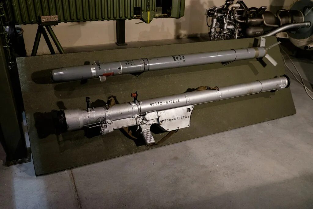Стрела зенитная управляемая ракета. Зур стрела 9м333. Зур стрела 9м333. Стрела зенитная управляемая ракета. Ракета стрела 9м333.
