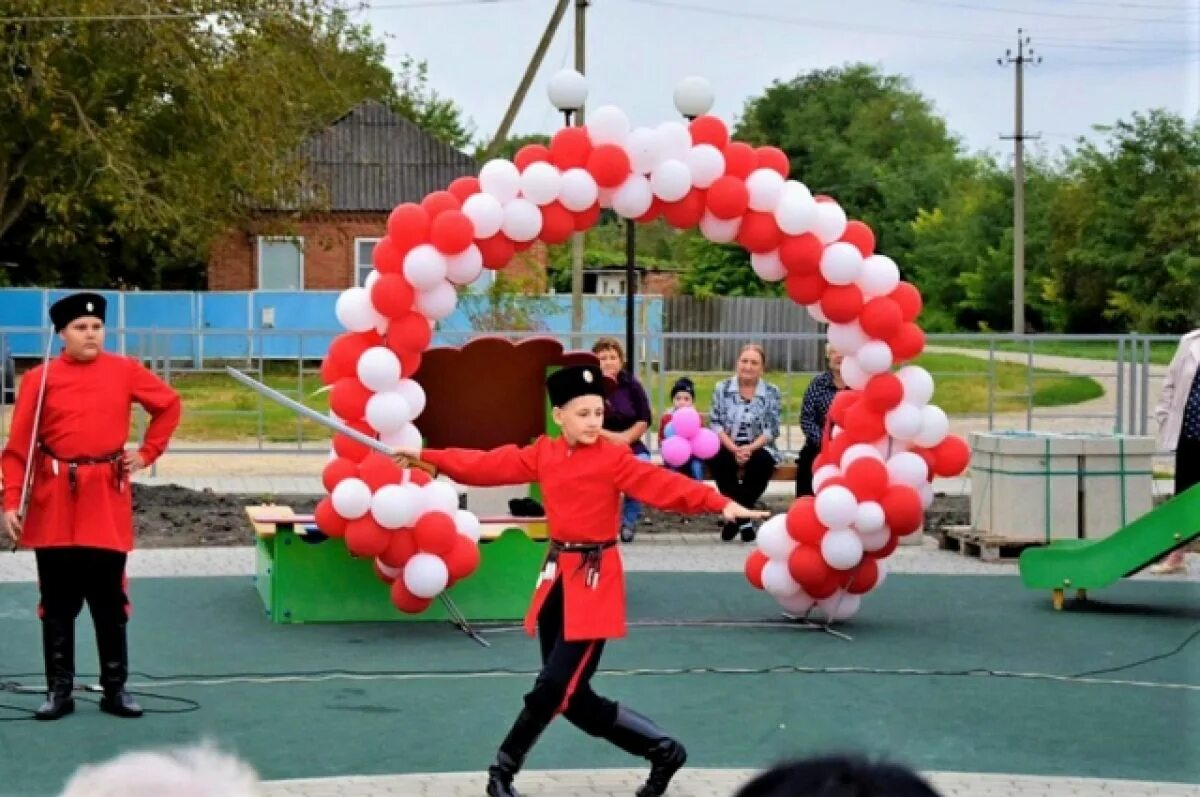 Станица константиновская краснодарский край курганинский. Курганинске открыли новый детский сад. Миллерово сквер Шолохова. Темиргоевское сельское поселение Курганинского района. Сквер 95 летия Успенского района Краснодарского края.