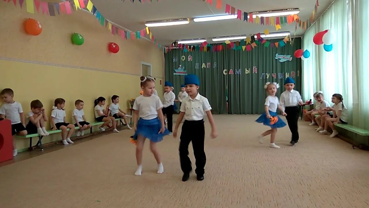 Танцующие русские солдаты. Солдаты учат детей танцевать россия. Танец солдата. Ютуб танец солдатиков крокетс. Танец у солдата выходной.