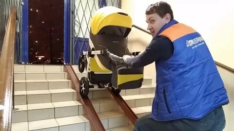 Как поднять коляску по лестнице с ребенком