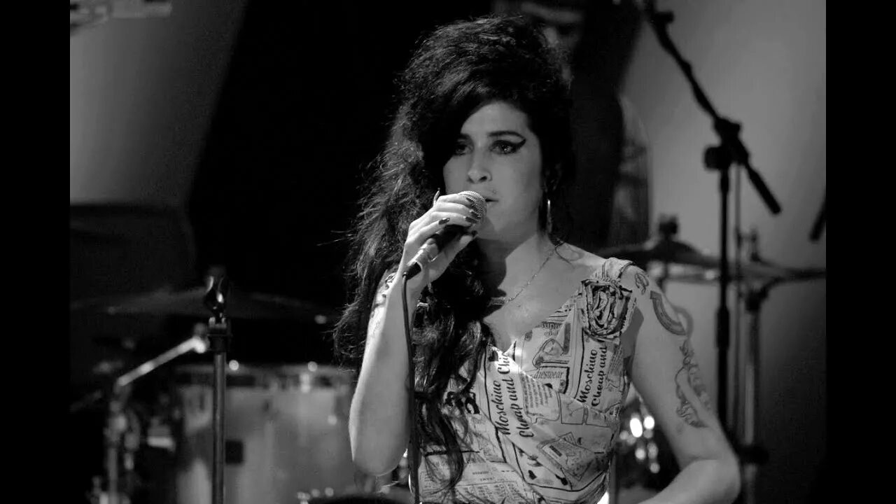 Tears dry on their own. Эми уайнхаус. tears dry on their own эми уайнхаус. amy winehouse - live at san pauli &#039; 2011 cd covers. amy winehouse my tears dry on their own слушать.