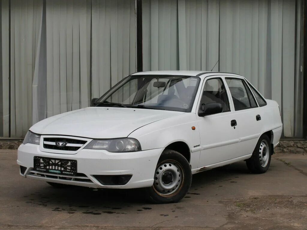 Купить б/у Daewoo Nexia I Рестайлинг 1.6 MT (109 л.с.) бензин механика в Москве: