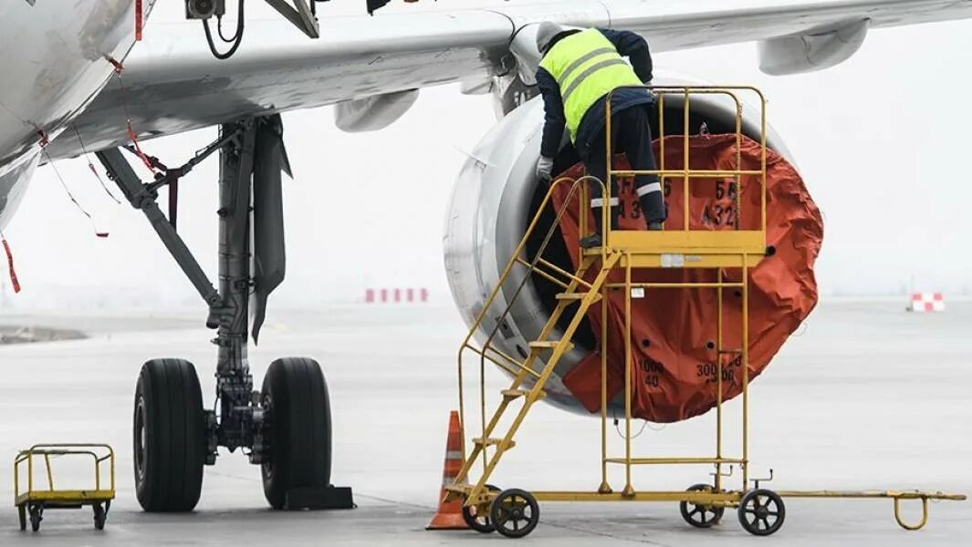 Обслуживание шасси. Обслуживание шасси. Стойка шасси а380. Як 40 трап. Как понять дефектируют.