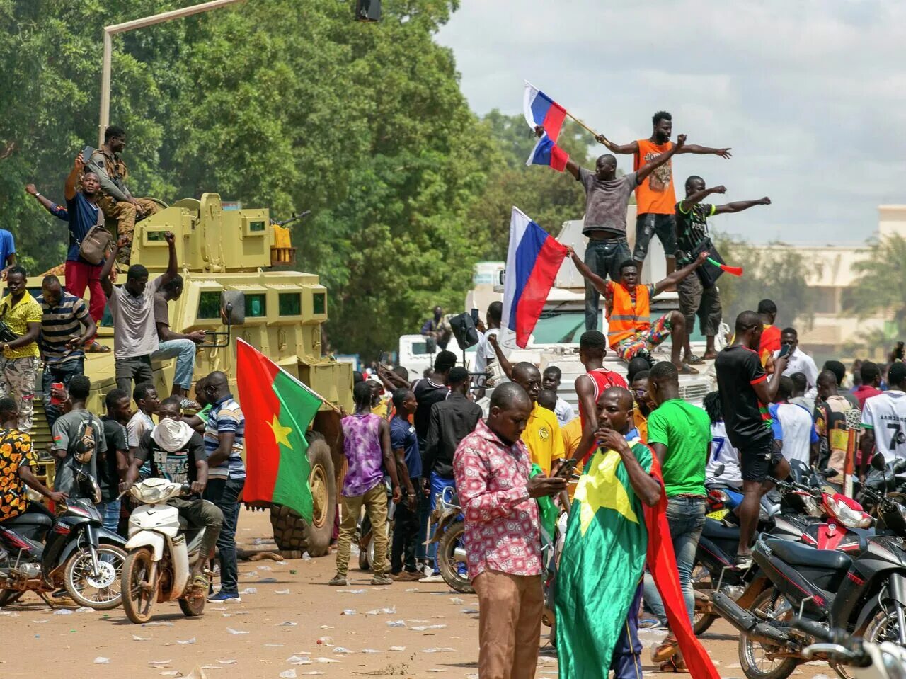Буркина фасо это. Буркина Фасо переворот. Мали против Буркина-Фасо.
