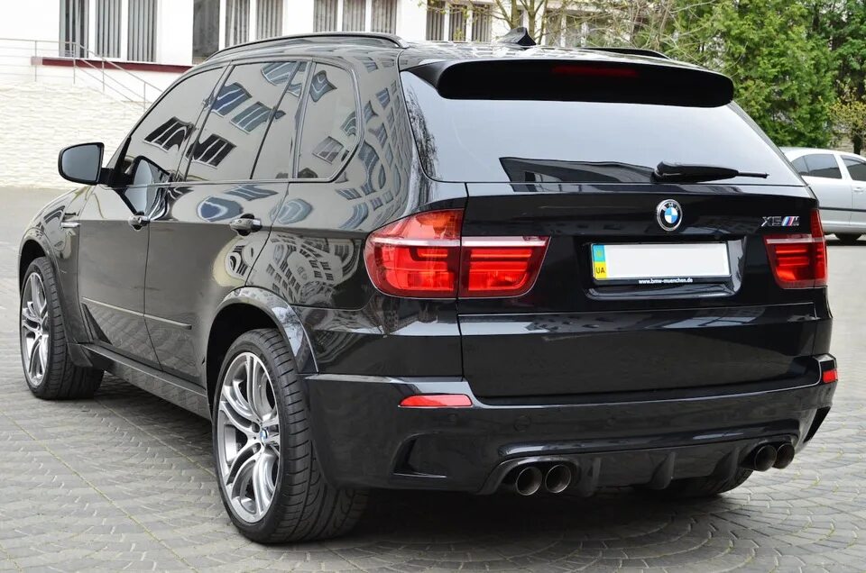 Резина х5 е70. BMW x5 e70 черный. BMW x5 e70 m пакет. BMW x5 e70 Black тонированный. BMW x5 e70 черный тонированный.