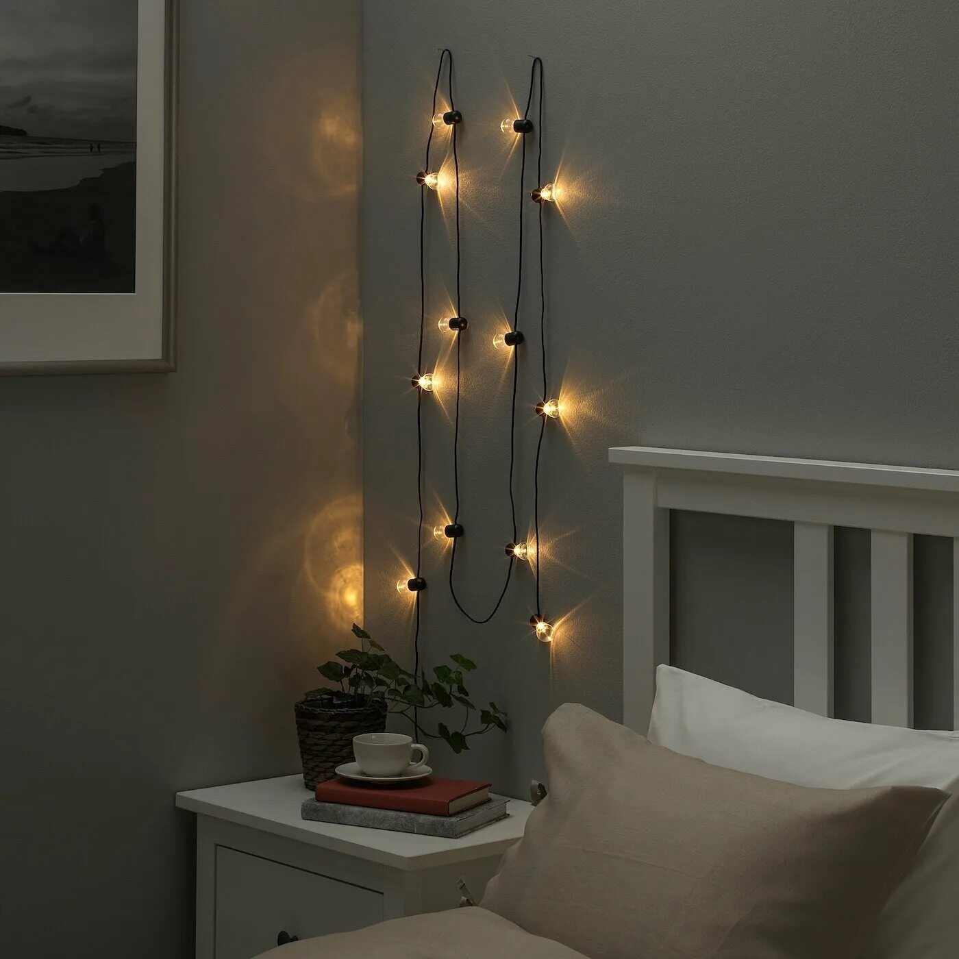 гирлянду на батарейках вешать. гирлянда на стену идеи. гирлянда светодиодная snow 2м 20led usb. гирлянда над кроватью в спальне. гирлянды на окно с шарами.