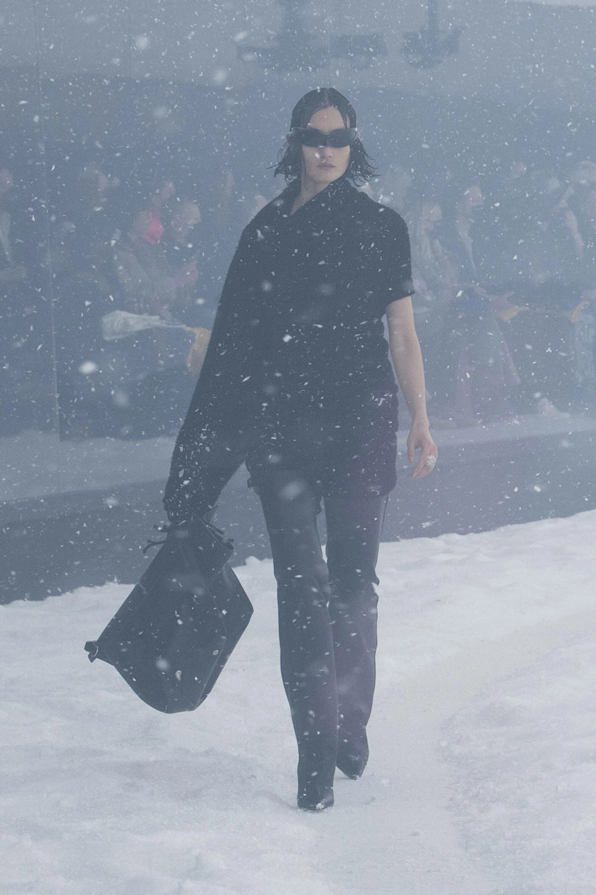 Зима 22 песни. Зима 22 песни. Показ balenciaga 2022 зима. Что такое зима песня текст. Зима 22 песни.