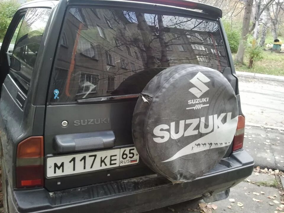 Сузуки Витара 1993. Задняя дверь Suzuki Escudo 1997. Сузуки эскудо 1993 черный задний крыло.