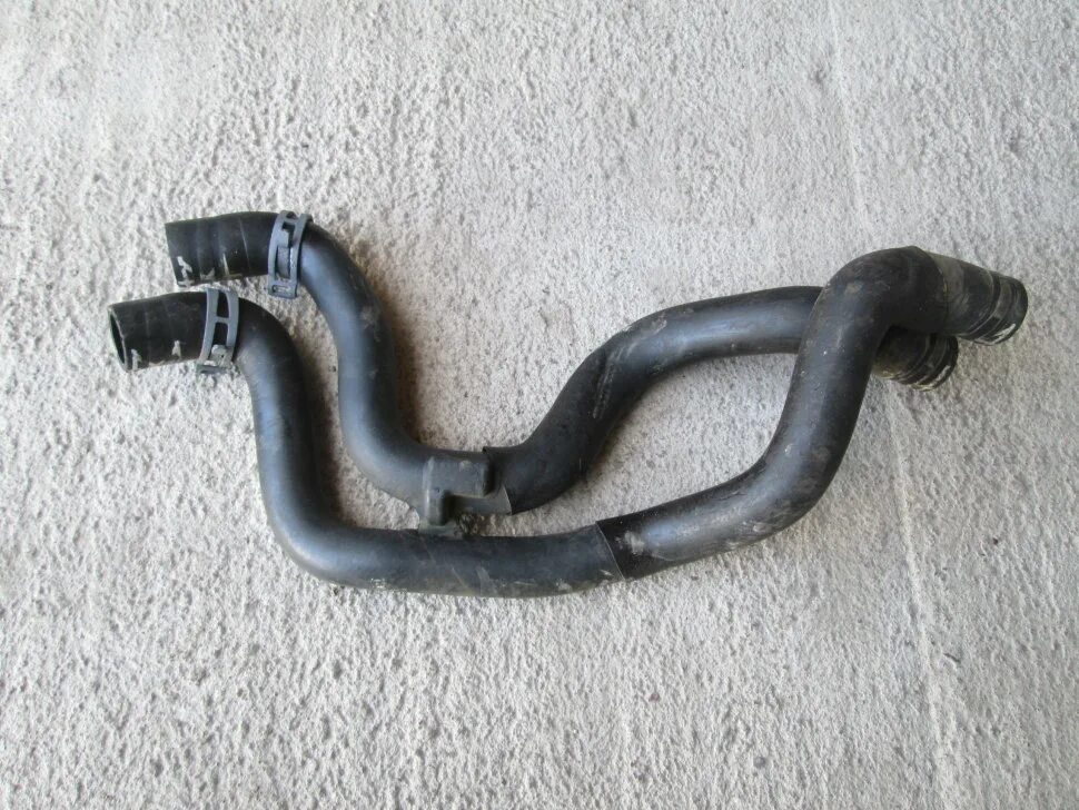 Патрубки печки опель вектра с z18xe. Патрубок печки поло. Vag 8r0129739a патрубок. Патрубок печки volkswagen polo. 6q0122157ag.