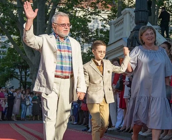 Сергей никоненко биография личная жизнь дети Киноклуб "Феникс" Сергей Никоненко. Мне осталась одна забава.
