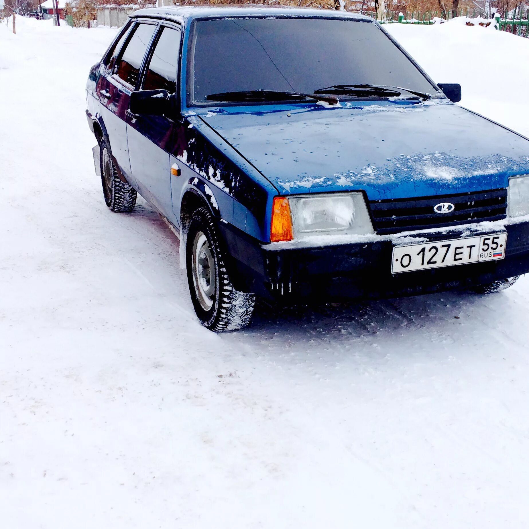 Проверить 21099. Уличная 21099. Ваз 21099 на разварках. Ваз 21099 на с наклейкой темниковой фото. Проверить 21099.