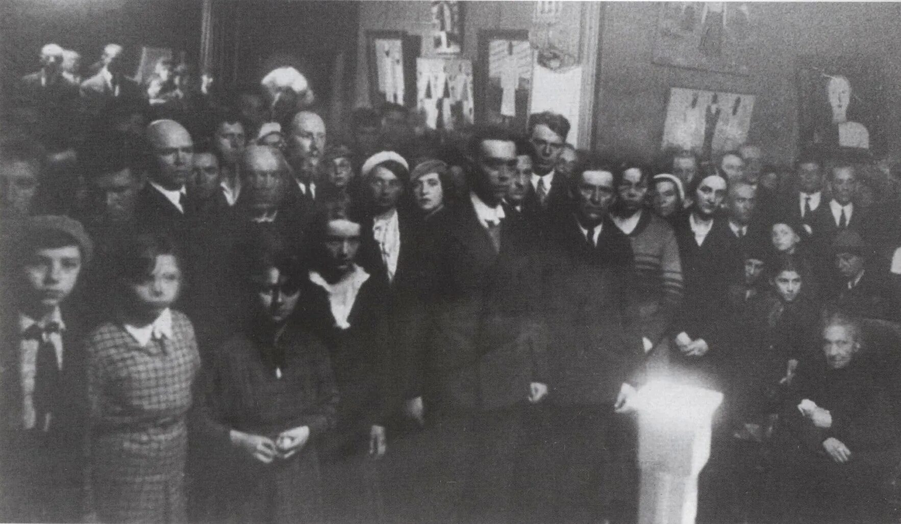 Ворошилов трибуна мавзолея 1 мая. Фото 1935 года ссср. 1935 год ссср. Похороны малевича. 1935 год 1 сентября.