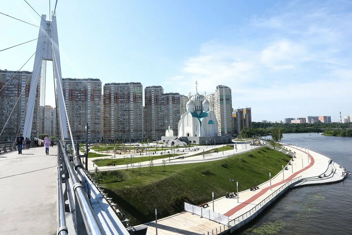 Красногорск московская сегодня. Красногорск набережная Павшинская Пойма. Парк Павшинская Пойма Красногорск. Набережная реки Павшинская Пойма. Набережная Москвы реки Павшинская Пойма.