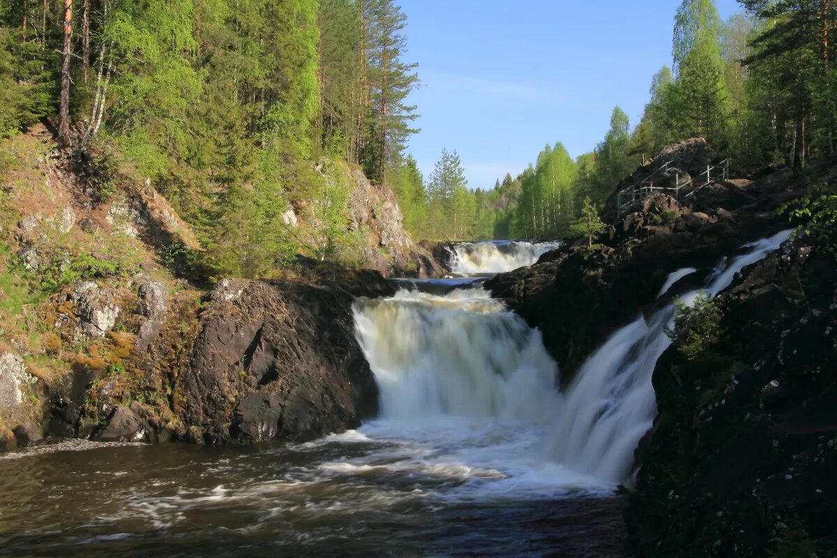 Алмазный водопад. Водопад Кивач. Заповедник Кивач в Карелии. Алмазный водопад Кивач. Карельский водопад Кивач.