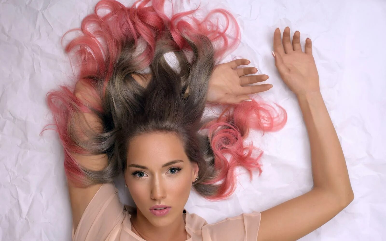 Яркое окрашивание волос. Покраситься фото. Окрашивание омбре рыжий с темным. Матрикс мэлтинг. Красивые окрашенные волосы.