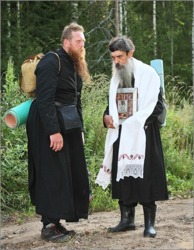 паломничество сергиев посад дорога. человек совершающий паломничество. старообрядческий монах. крестный ход 2012 тимерсяны. православные паломники.