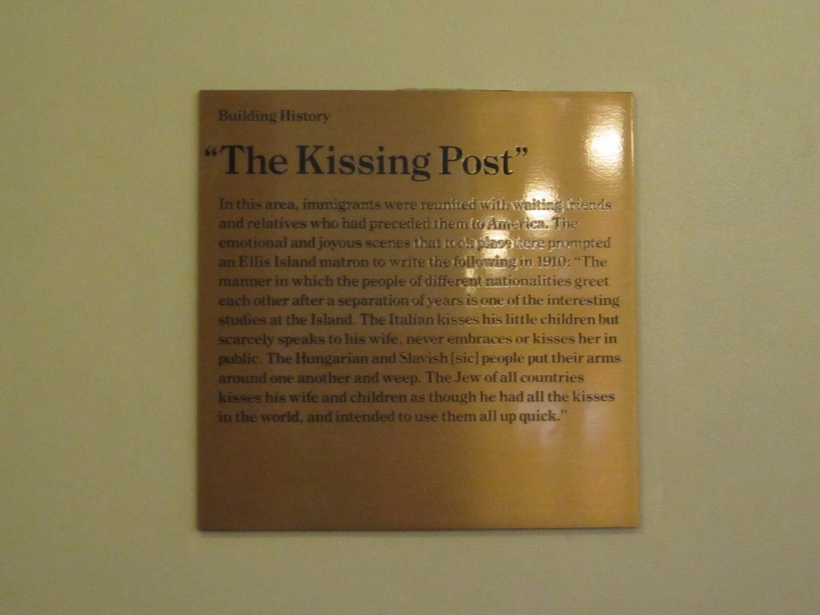 Post перевод на русский. Post перевод. The kissing Post at Ellis Island.. To Post перевод.