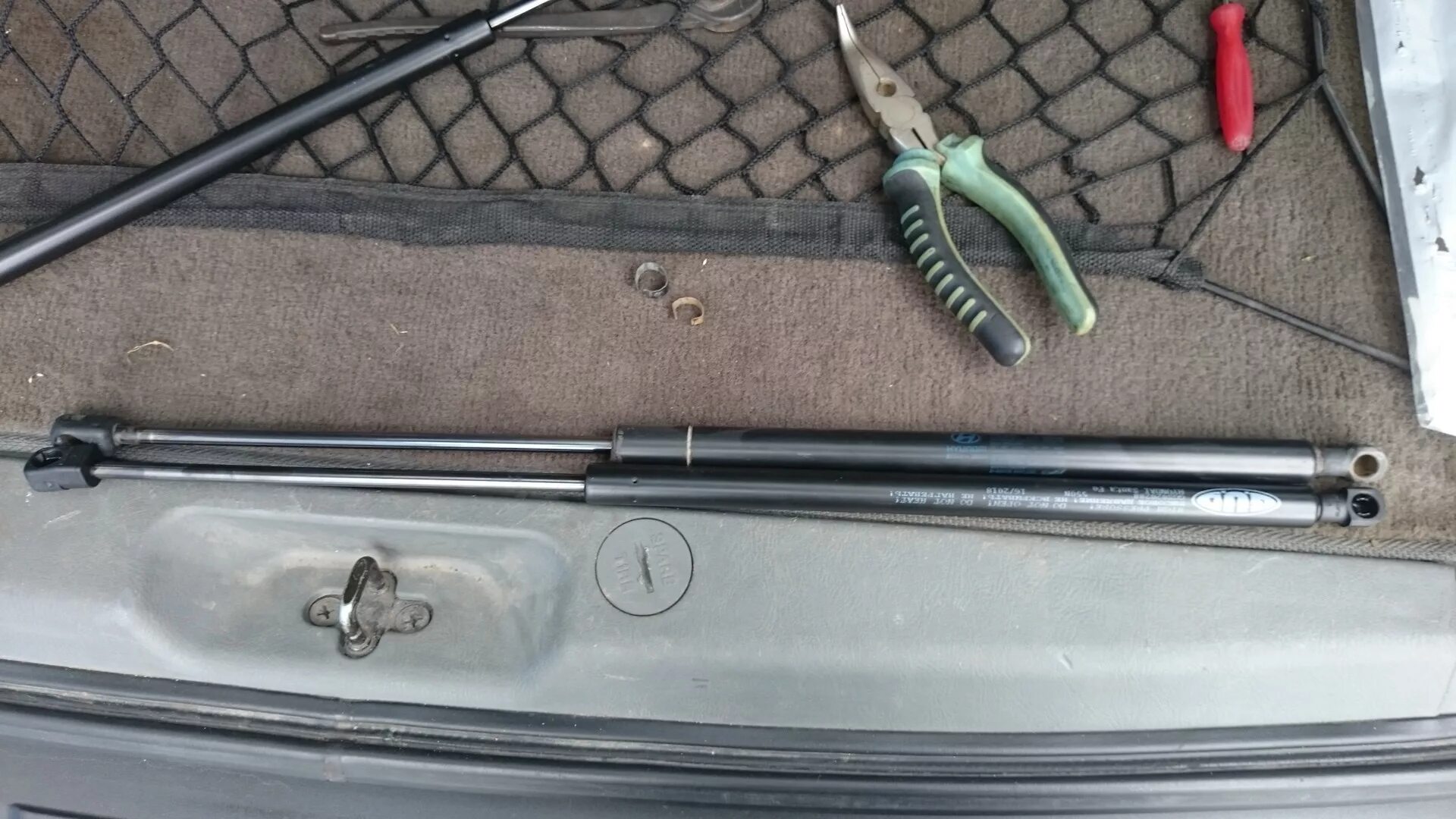 Как поменять амортизаторы задней двери. Как поменять амортизаторы задней двери. Как поменять амортизаторы задней двери. Как поменять амортизаторы задней двери. Как поменять амортизаторы задней двери.