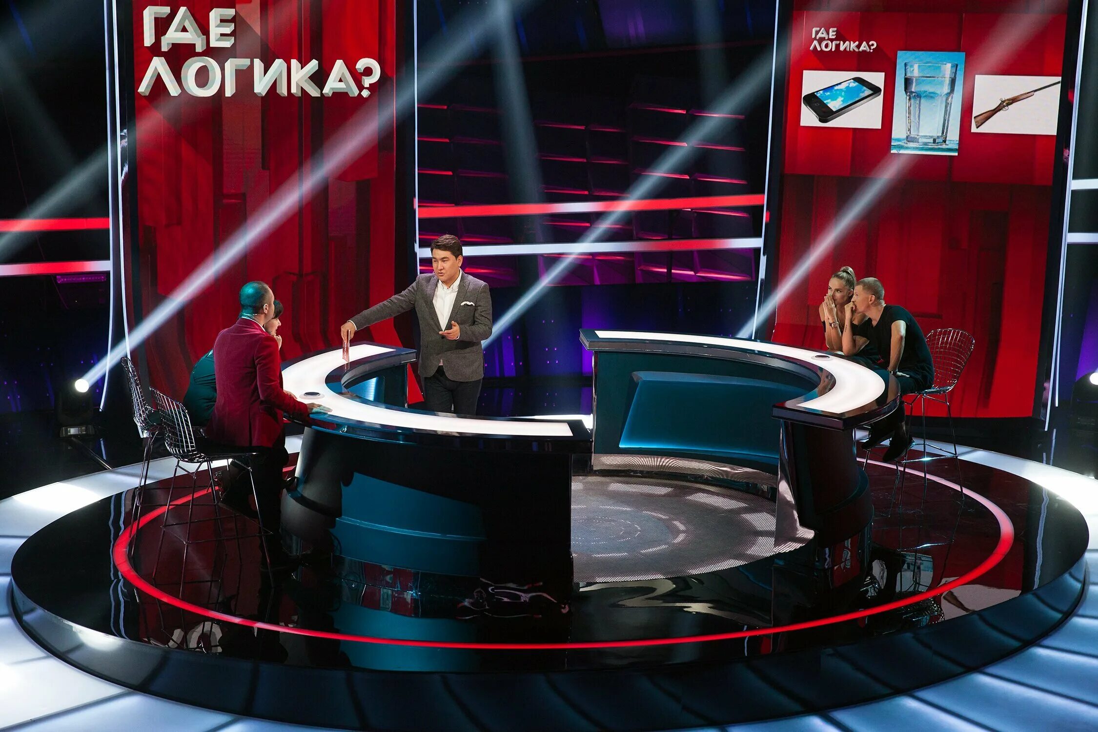 Москва 24 вечер ведущие. Зрители на шоу. 8 канал онлайн. Телестудия ток шоу. Тв шоу.