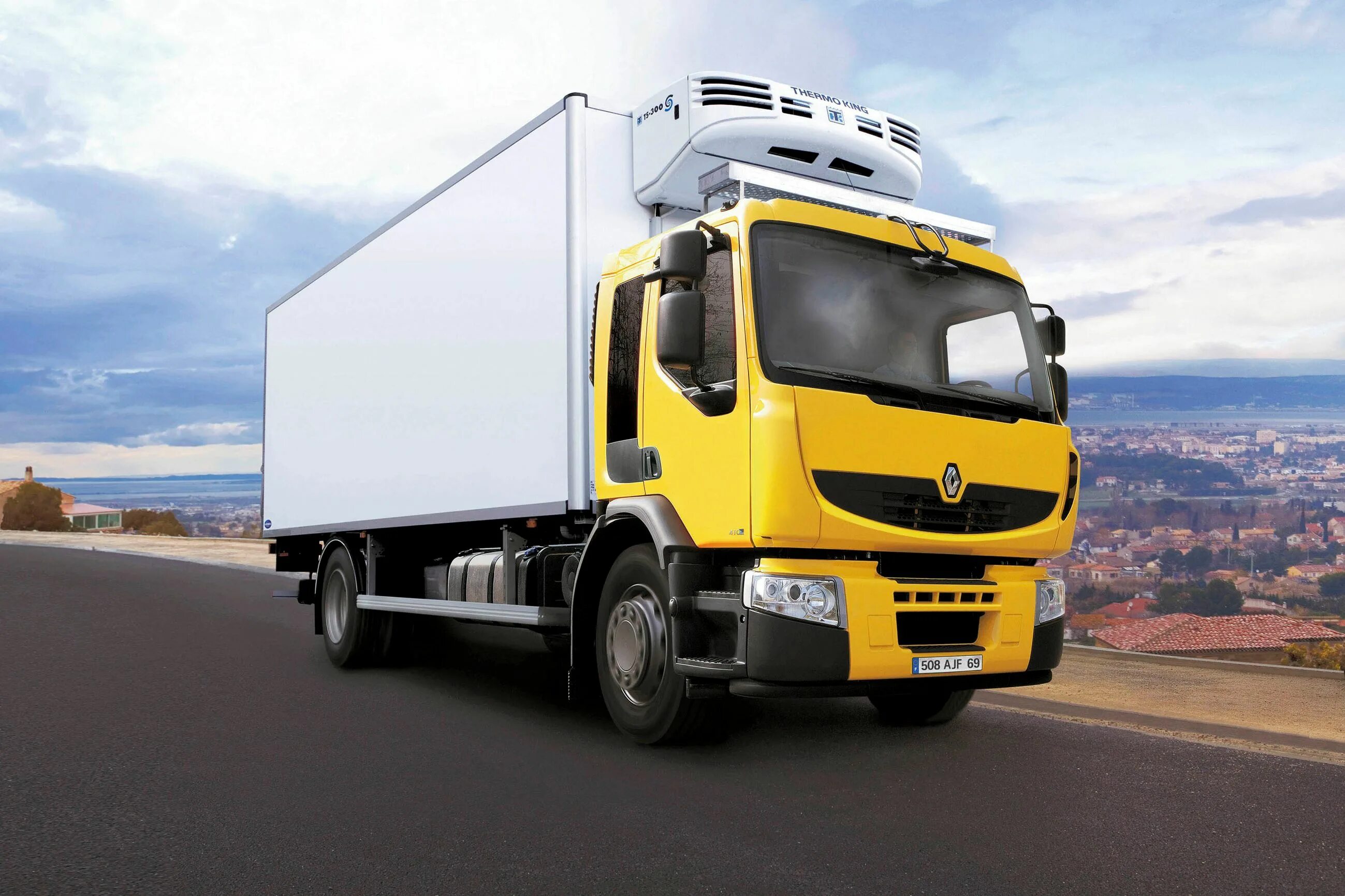 Г грузовик. Renault грузовой. renault premium distribution. рено трак премиум. грузовик рено премиум.