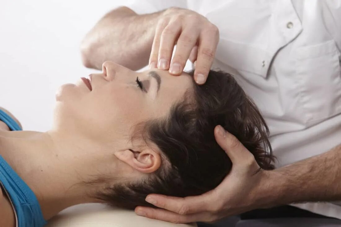 Массаж остеопатия. Остеопатия в реабилитации. Гомеопатия арт. Обследование больных с головной болью. Массаж при варикозе картинки.