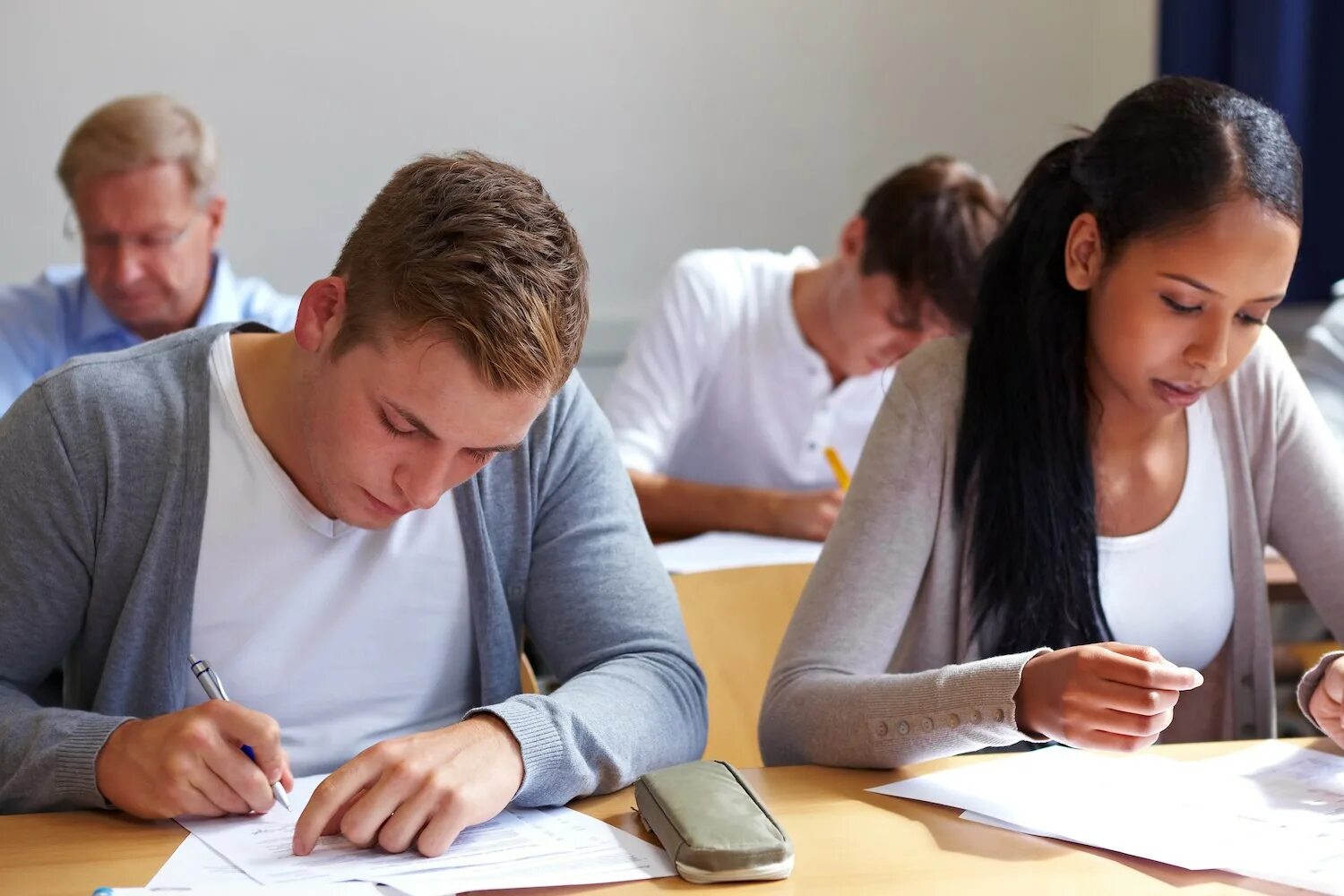 A difficult student. Тестирование. Студент на экзамене. Человек на экзамене. Психологическое тестирование.