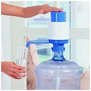 Вода на кухне в бутылке