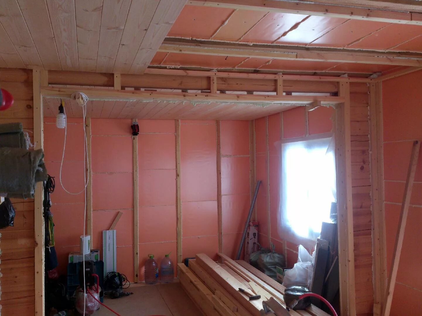 Пеноплекс деревянный дом. Утепление стен внутри дома пеноплексом. Утеплить мансарду пеноплексом. Утепление потолка пеноплексом. Пеноплекс в каркасном доме.