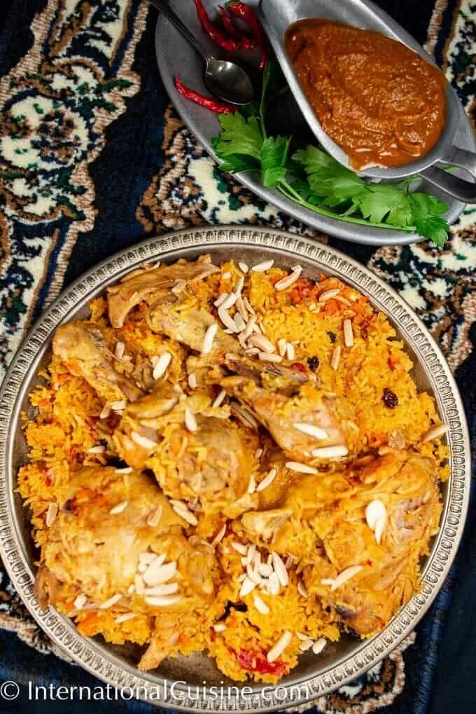 Макбус блюдо. Кабса арабское блюдо. Арабская кухня. Гузи блюдо. Баранина с рисом.