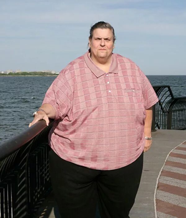 стильная одежда для полных мужчин. толстая в полный рост. толстый подросток. жирный человек во весь рост.