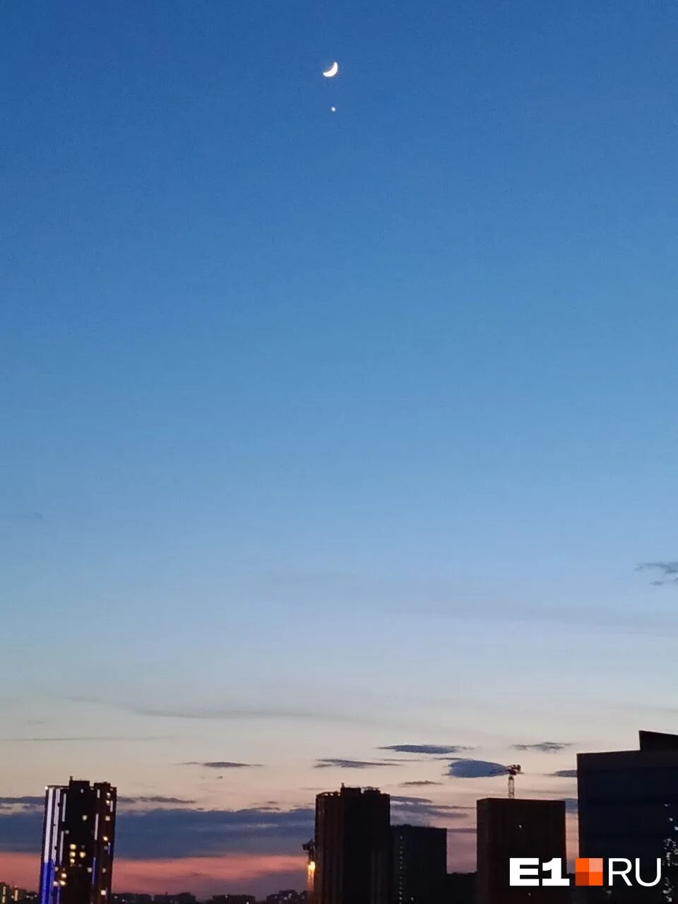 Какую планету видно рядом с луной сегодня