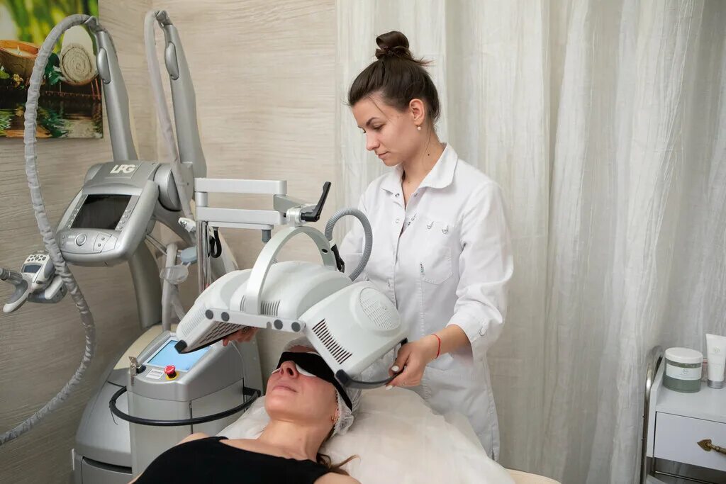 Клиника эстетической медицины. Лечебно косметологический центр. Карбокситерапия у косметолога. Вианта курск. Лечебно косметологический центр.