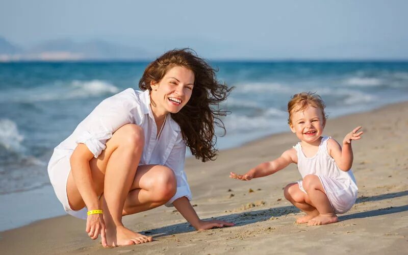 Детский пляж. Турция с детьми. Счастливая семья на море. Отдых. Дети на море.