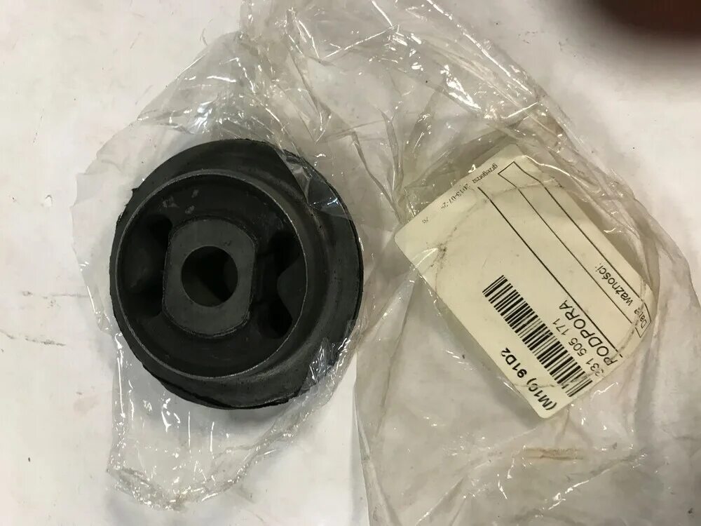 Опора заднего амортизатора мурано z51. Опора заднего амортизатора рио 4. Опора заднего амортизатора мазда 3 артикул. Опора заднего амортизатора шевроле круз артикул. Задняя опора оси.