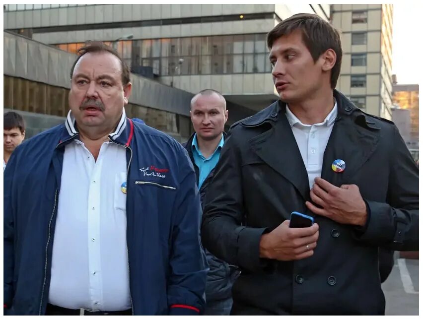Отец гудкова. Отец гудкова. Отец гудкова. Отец гудкова. Гудковы отец и сын фото.