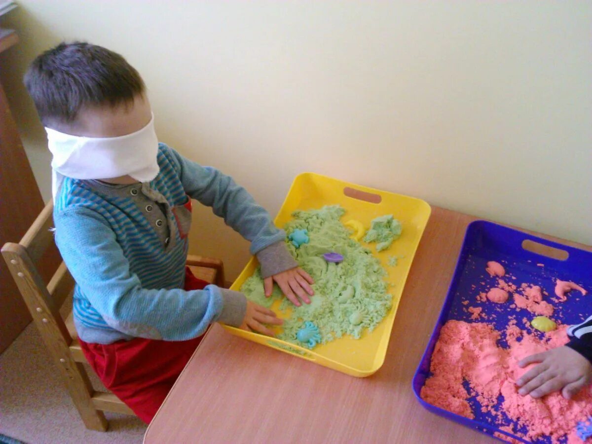 Песок для мелкой моторики. Занятия с кинетическим песком. Кинетический песок. Мелкая моторика для детей. Песок мелкая моторика.