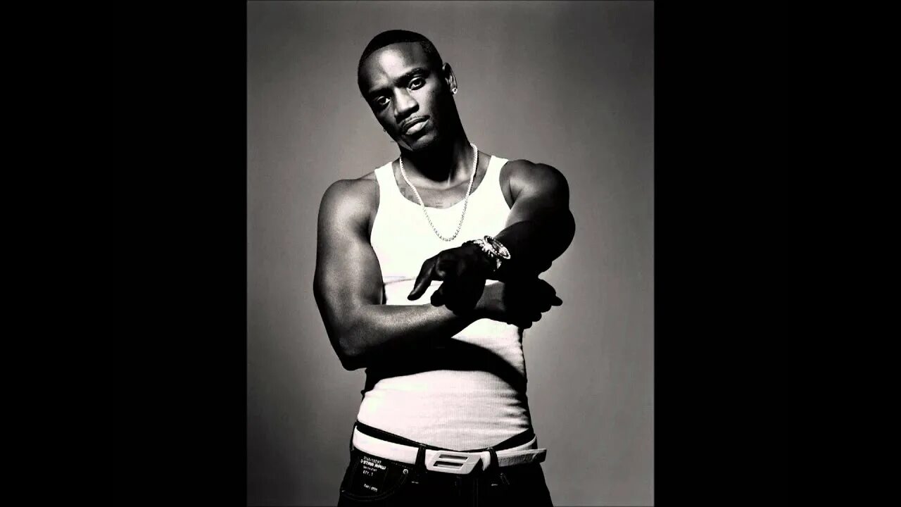 Akon bitch feat. Akon исполнитель группа. Эйкон Сенегальский рэпер. Akon 2000. Эйкон Сенегальский рэпер молодой.