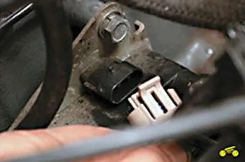 Нива шевроле крутит не заводится