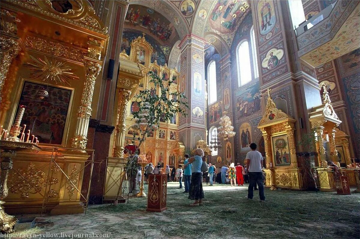 Живопись храм николо угрешский монастырь. Спасо-преображенский собор дзержинский. Иконы угрешского монастыря. Дзержинский монастырь николо угрешский внутри. Николо-угрешский монастырь внутри.