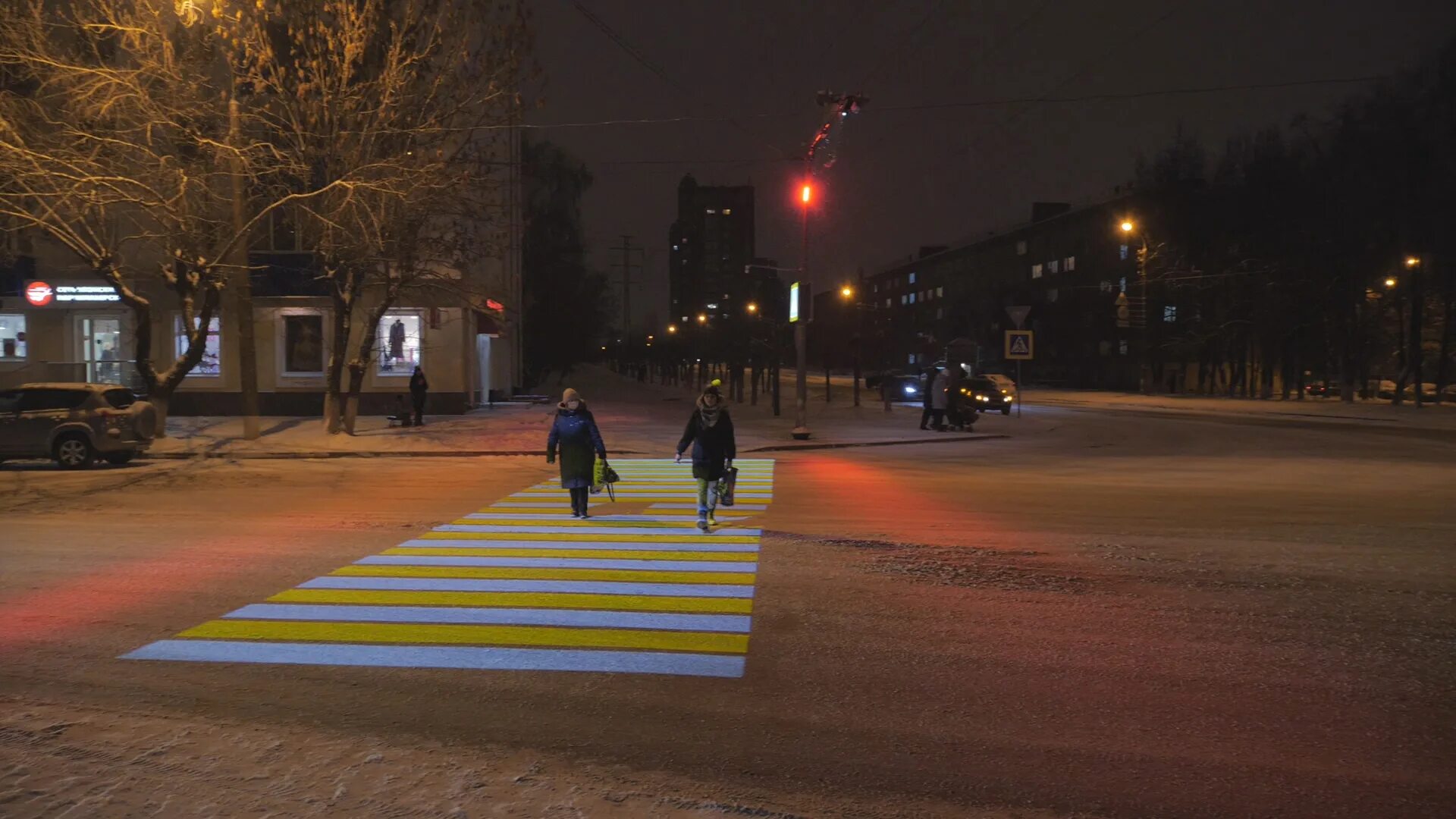 Светящиеся пешеходные переходы. Проекционная зебра. Проекция пешеходного перехода. Световая разметка на дороге. Световой пешеходный переход.