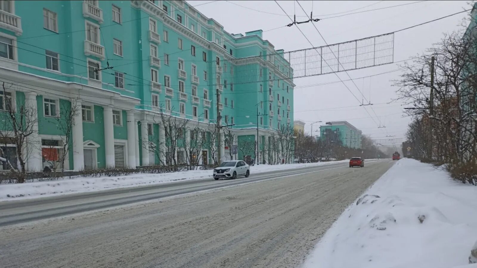 Октябрьская 12 мурманск. Выходные в мурманске. Город летающих собак мурманская область. Мурманск столица заполярья. Выходные в мурманске.
