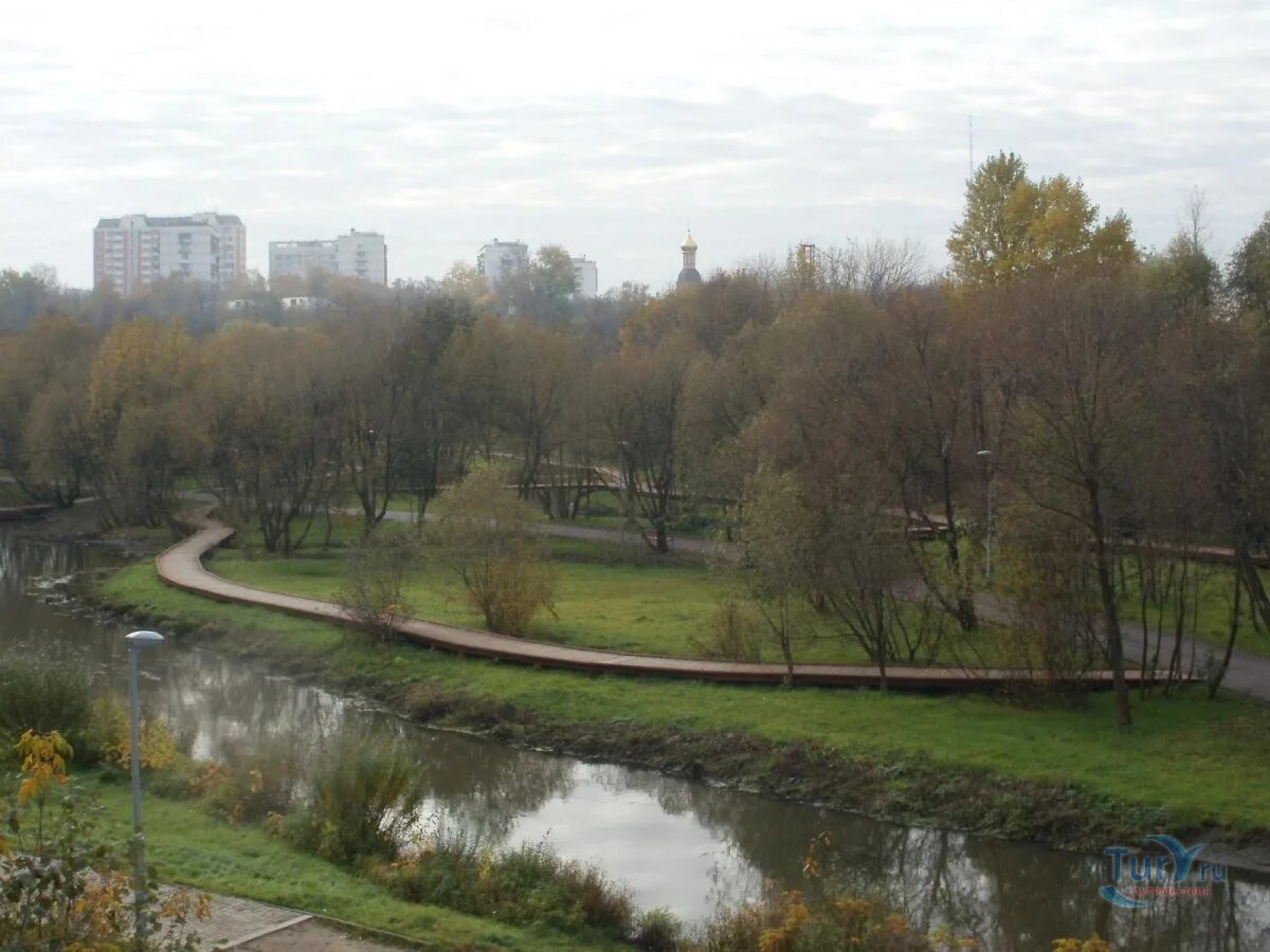 Парк яуза лазоревые пруды. Парк свиблово. Парк свибловские пруды москва. Усадьба свиблово ротонда. Усадьба свиблово ротонда.