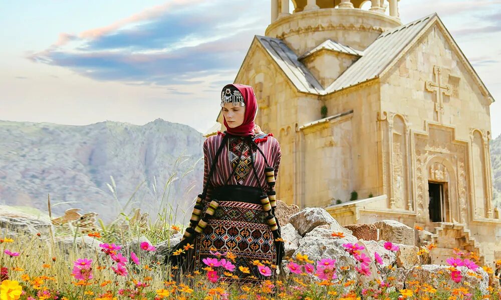 Армения март фото. Армения горы в марте. Армения в марте. Ереван с детьми в марте. Татев армения зимой.