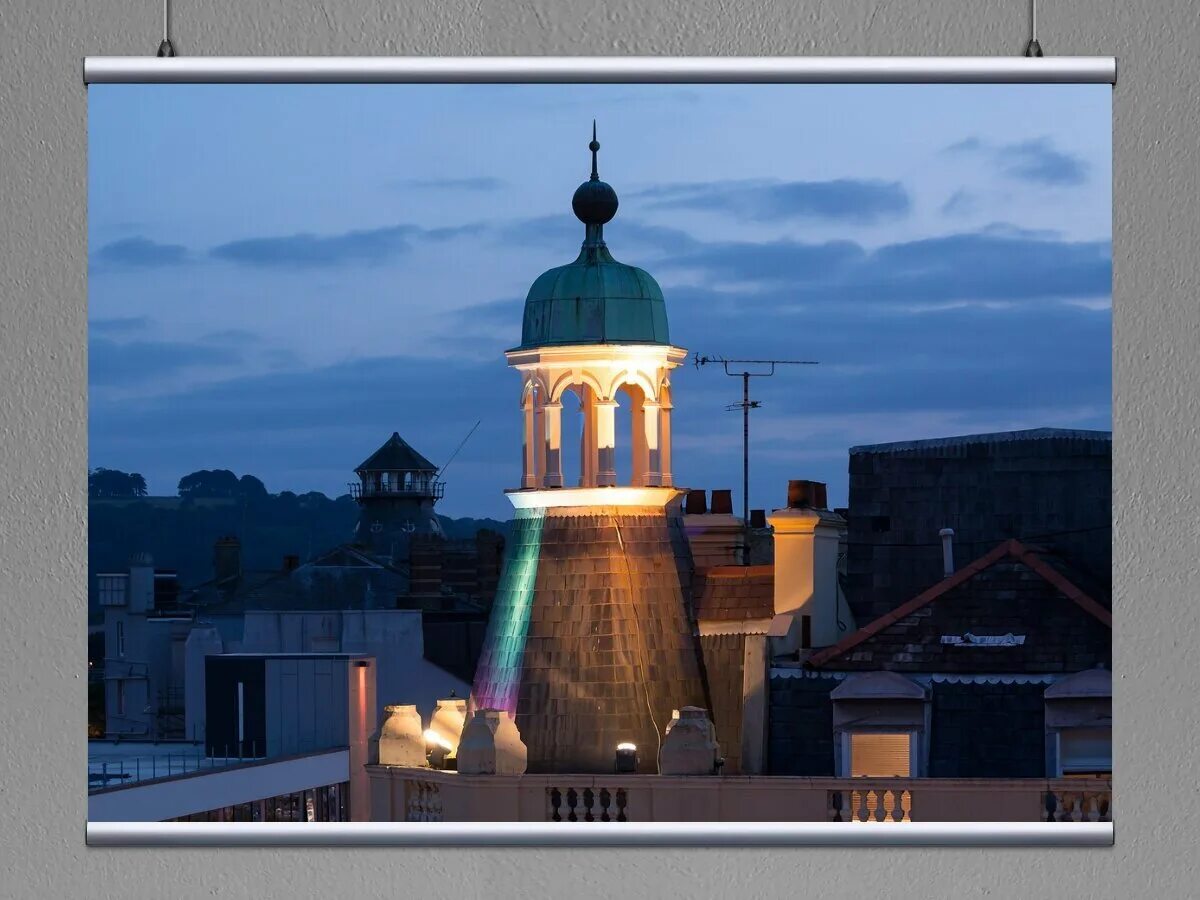 Башенка возвышающаяся на крыше здания. Дом с башней на крыше. Церковь белая с башенкой. Лиговская обсерватория. Водонапорная башня.