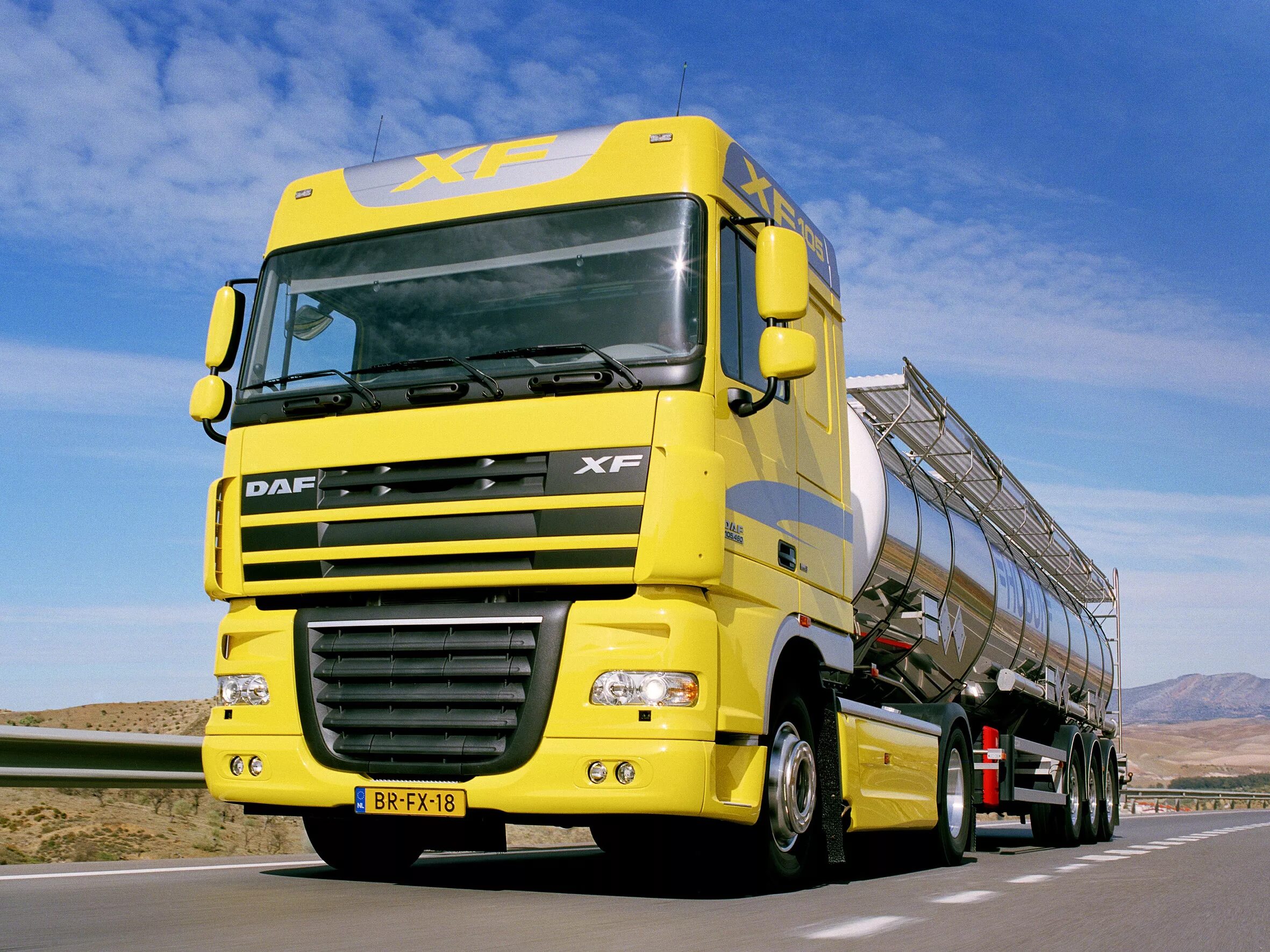 Грузовые автомобили крым. DAF XF 105. Грузовик DAF XF. Фура DAF XF. Фура DAF XF 105.