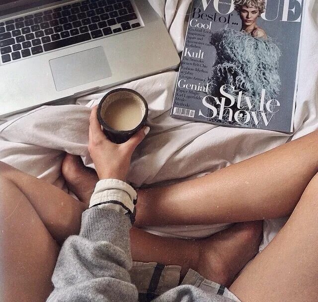 Утро должно начинаться именно так. Эротическое кофе с добрым утром. Утро начинается с девушки. Кофе в постель девушке. Вот так должно начинаться утро.