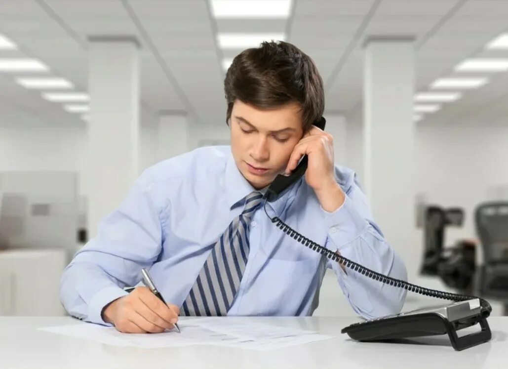 Неудачное собеседование. Медсестра с телефоном. Студенты на занятиях. Медсестра с телефоном в руках. Администратор в больнице.