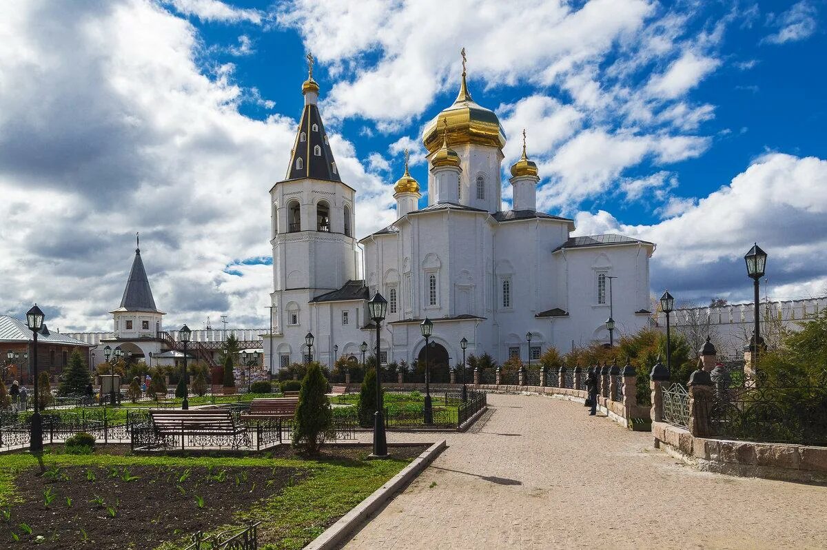 Свято троицкий курск. Свято-Троицкий монастырь Тюмень. Свято Троицкий храм Тюмень. Троицкий мужской монастырь Тюмень.